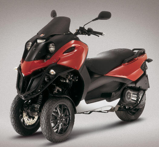 gilera fuoco tre ruote immagine laterale frontale
