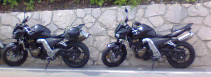 moto kawasaki su una strada della Liguria