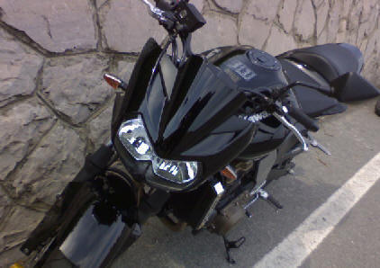 moto kawasaki di fronte